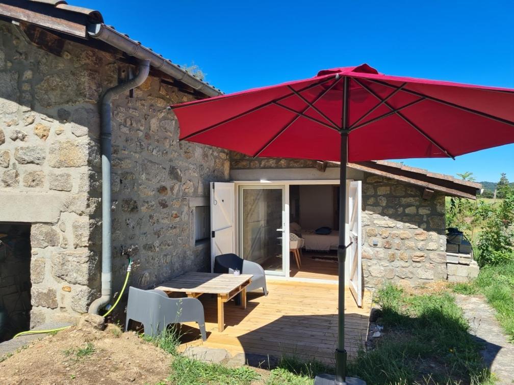 Room Lover Les Chaizes Saint-Romain-Lachalm Exterior foto