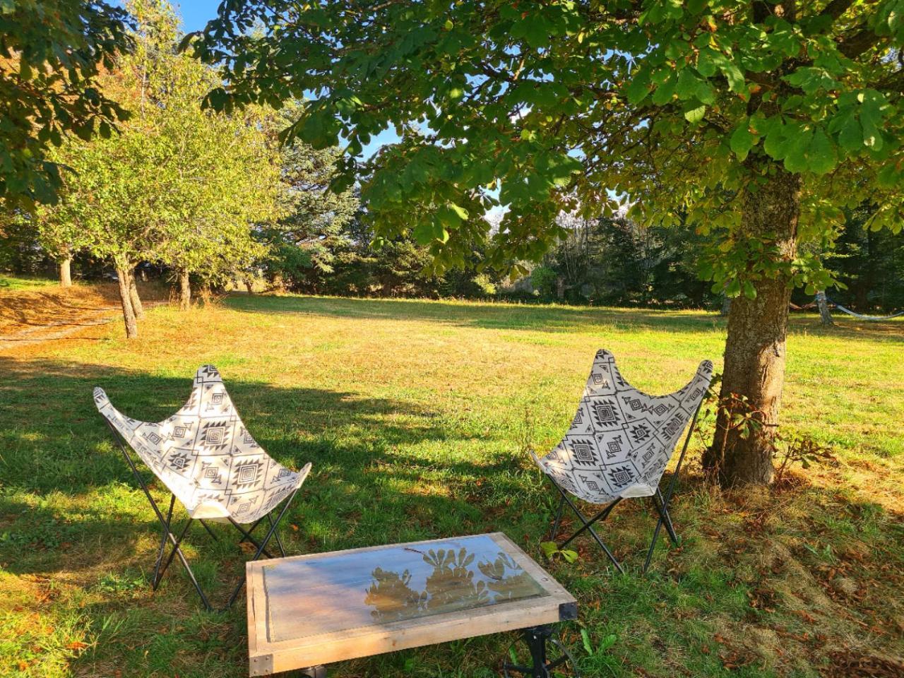 Room Lover Les Chaizes Saint-Romain-Lachalm Exterior foto